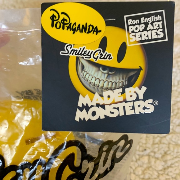 Limited Edition Collectible by Artist Ron English “Smiley Grin” Piggy Bank - Picture 4 of 6